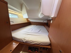bed, Beneteau 41 Oceanis, sailboat for sale