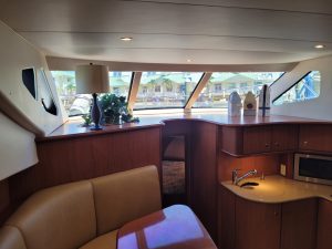 salon, Silverton, trawler for sale