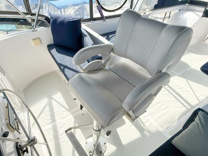 cockpit, Defever 49, trawler for sale