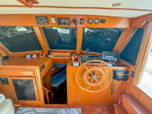 navigation station, Defever 49, trawler for sale