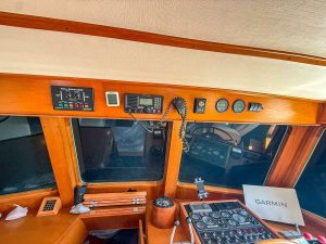 navigation station, Defever 49, trawler for sale