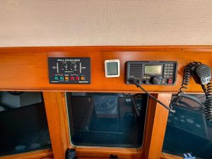 navigation station, Defever 49, trawler for sale