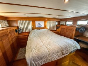 bed, Defever 49, trawler for sale