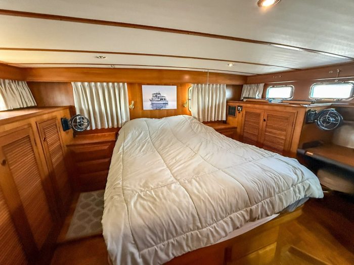 bed, Defever 49, trawler for sale