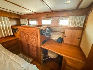 navigation station, Defever 49, trawler for sale