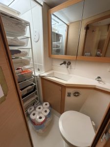 bath, Lagoon 450, catamaran for sale