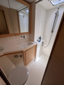 bath, Lagoon 450, catamaran for sale