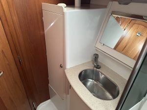 bath, Jeanneau, sailboat for sale