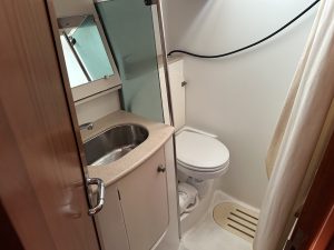 bath, Jeanneau, sailboat for sale