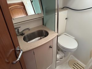 bath, Jeanneau, sailboat for sale