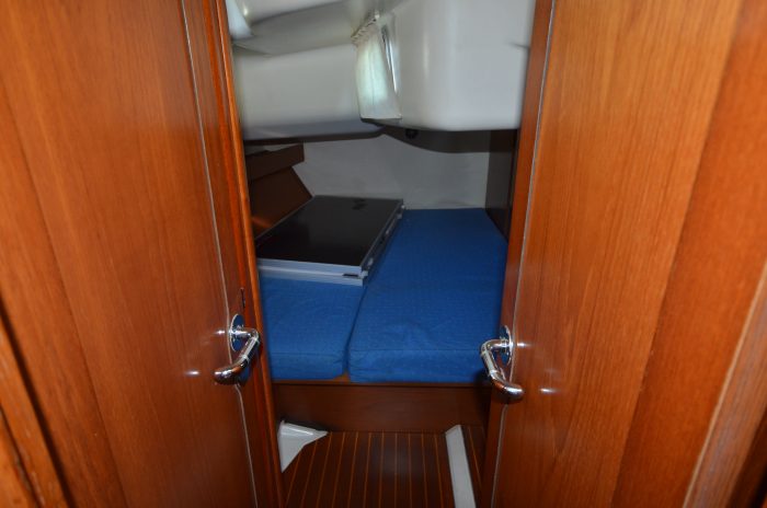 bed, Jeanneau, sailboat for sale