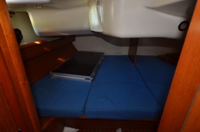 bed, Jeanneau, sailboat for sale