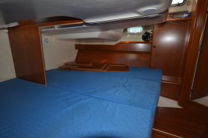 bed, Jeanneau, sailboat for sale