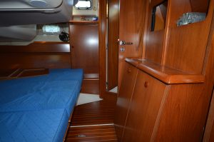 bed, Jeanneau, sailboat for sale
