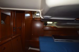 bed, Jeanneau, sailboat for sale