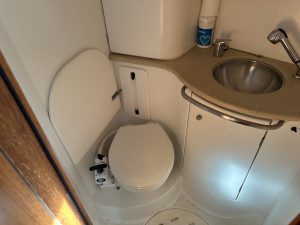 bath, Jeanneau, sailboat for sale