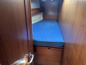 bed, Jeanneau, sailboat for sale