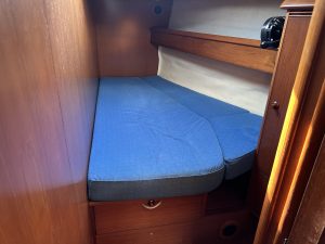 bed, Jeanneau, sailboat for sale