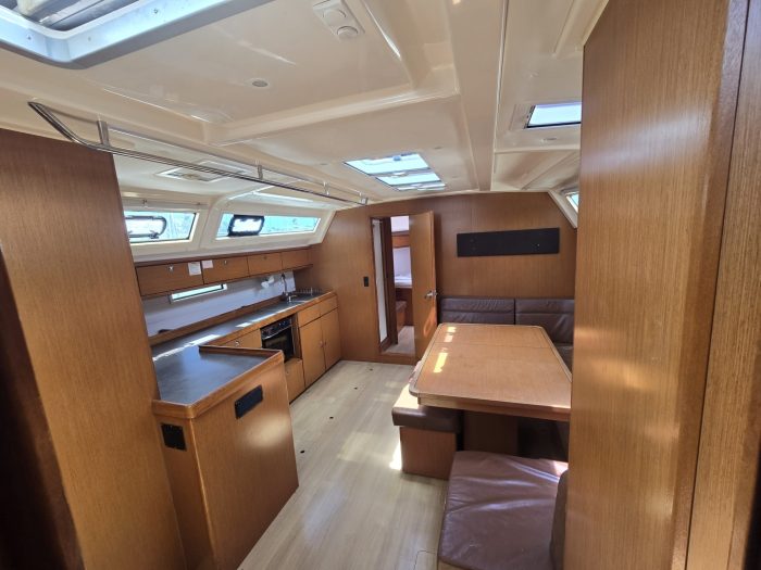salon, Bavaria, sailboat for sale