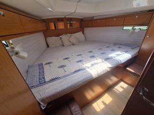 bed, Bavaria, sailboat for sale