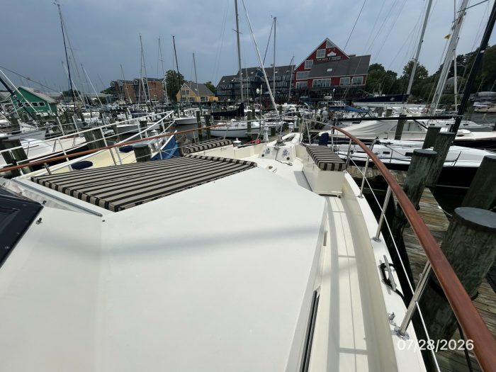 deck, Hatteras, trawler for sale