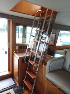 navigation station, Hatteras, trawler for sale