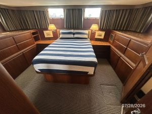 bed, Hatteras, trawler for sale