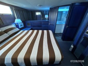 bed, Hatteras, trawler for sale
