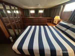 bed, Hatteras, trawler for sale
