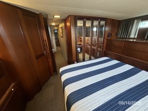 bed, Hatteras, trawler for sale