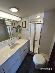 bath, Hatteras, trawler for sale