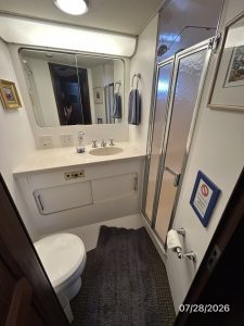 bath, Hatteras, trawler for sale