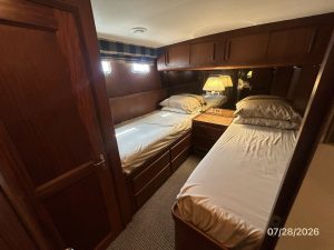 bed, Hatteras, trawler for sale