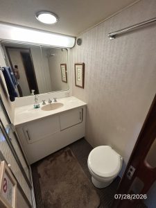 bath, Hatteras, trawler for sale