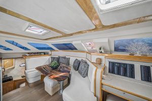 salon, Knysna 480, catamaran for sale