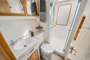 bath, Knysna 480, catamaran for sale