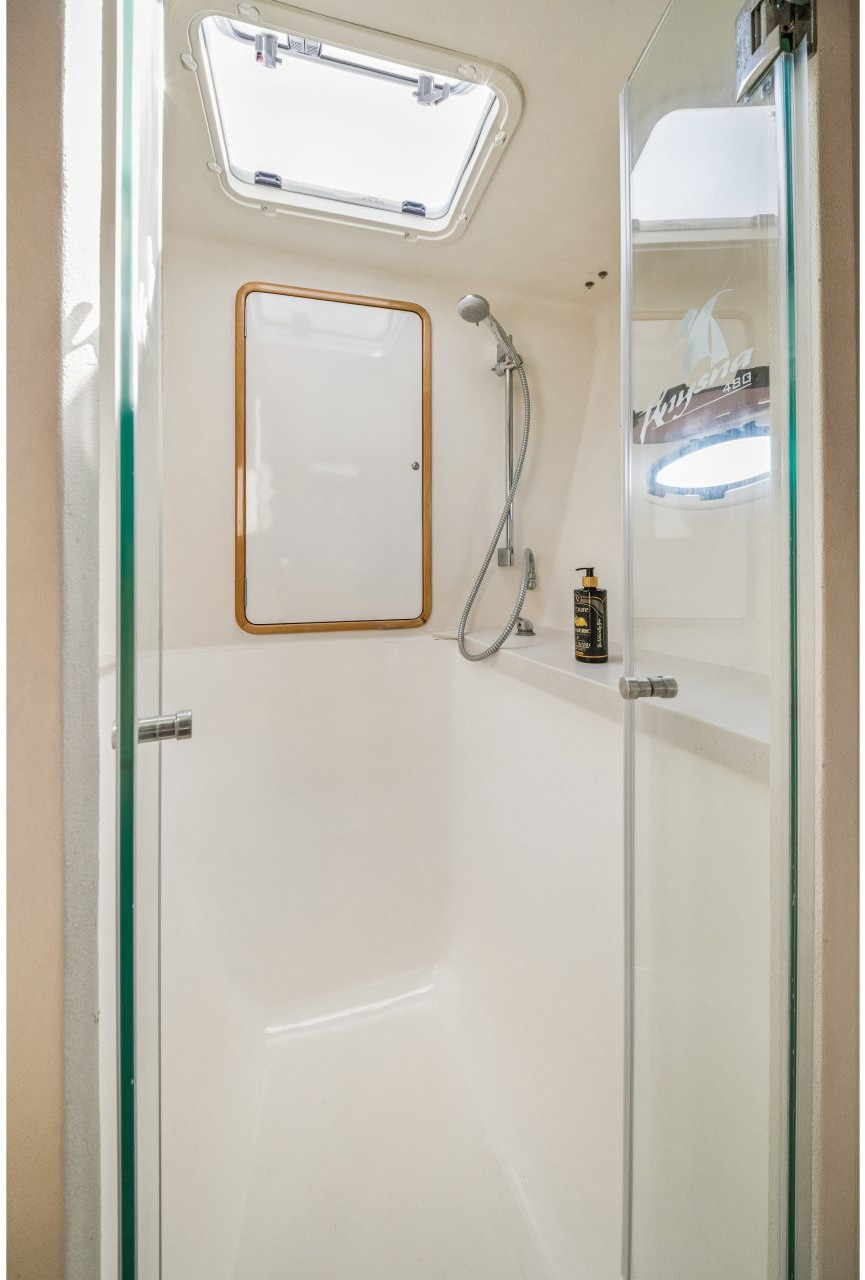bath, Knysna 480, catamaran for sale