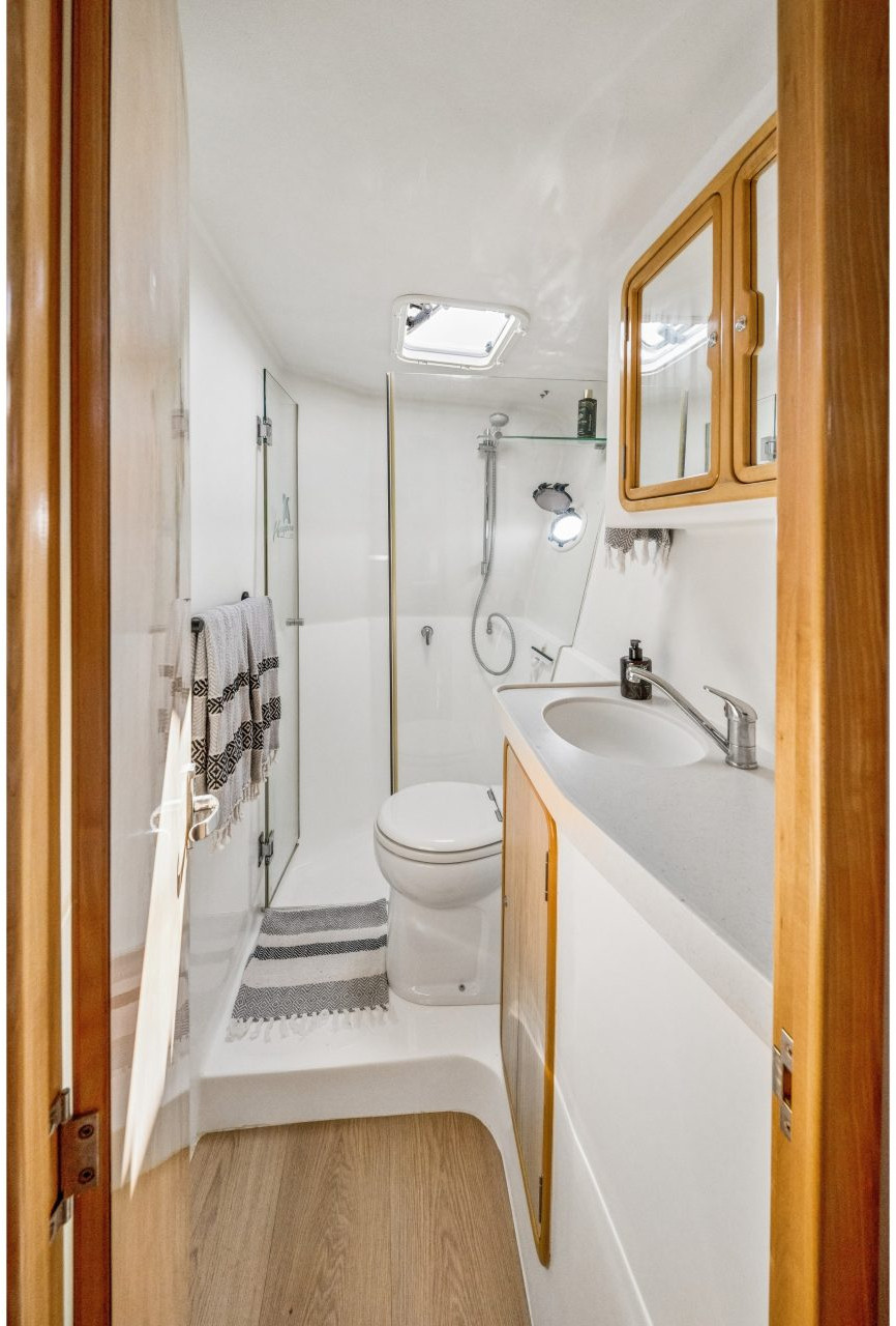 bath, Knysna 480, catamaran for sale