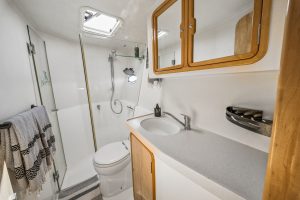 bath, Knysna 480, catamaran for sale