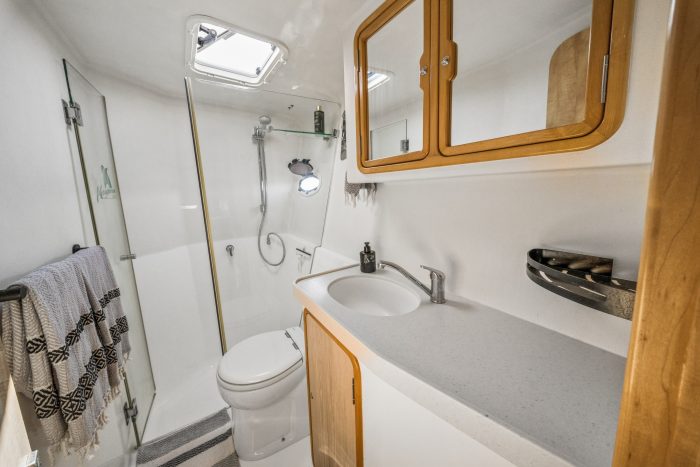 bath, Knysna 480, catamaran for sale