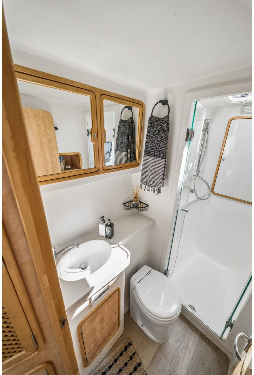 bath, Knysna 480, catamaran for sale