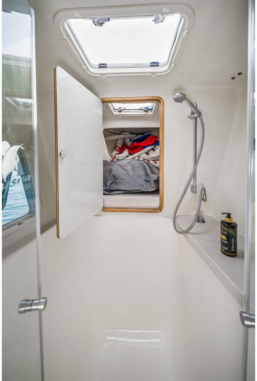 bath, Knysna 480, catamaran for sale