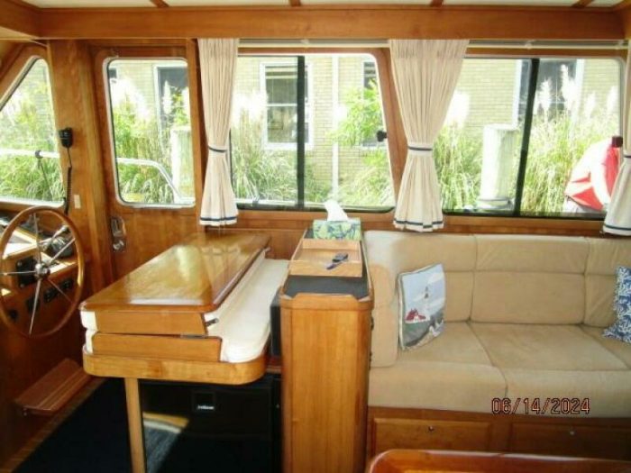 salon, Sabre, trawler for sale
