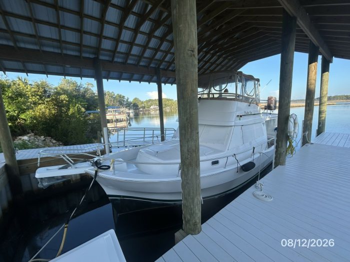 exterior, Mainship 390, trawler for sale