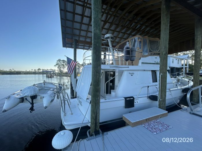exterior, Mainship 390, trawler for sale