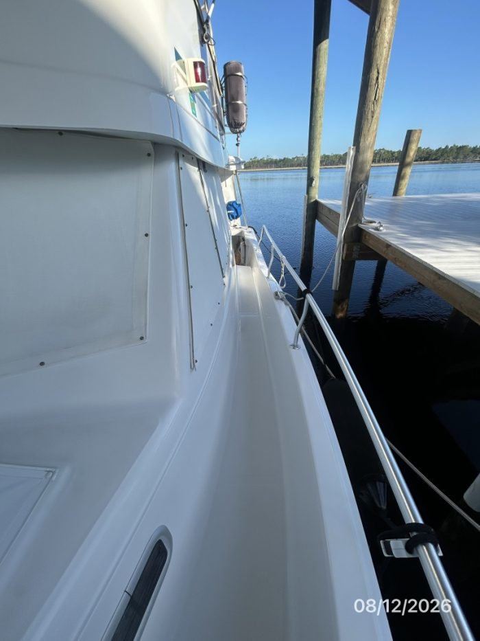 deck, Mainship 390, trawler for sale
