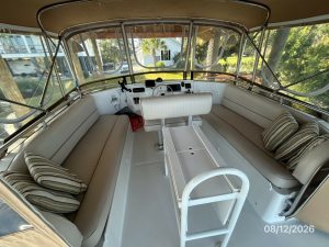 helm, Mainship 390, trawler for sale