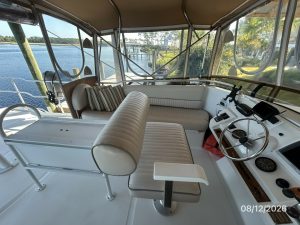 helm, Mainship 390, trawler for sale