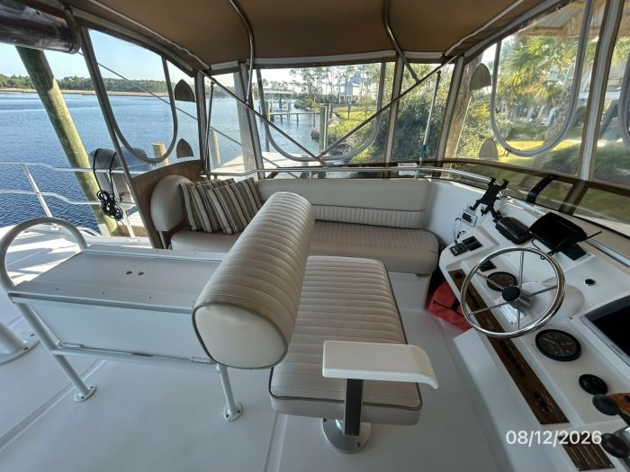 helm, Mainship 390, trawler for sale