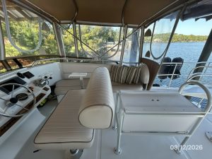 helm, Mainship 390, trawler for sale